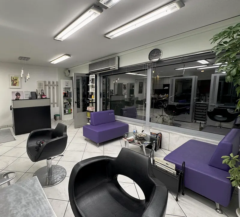 Χώρος αναμονής του Alexandros Hair Salon, Θησείο