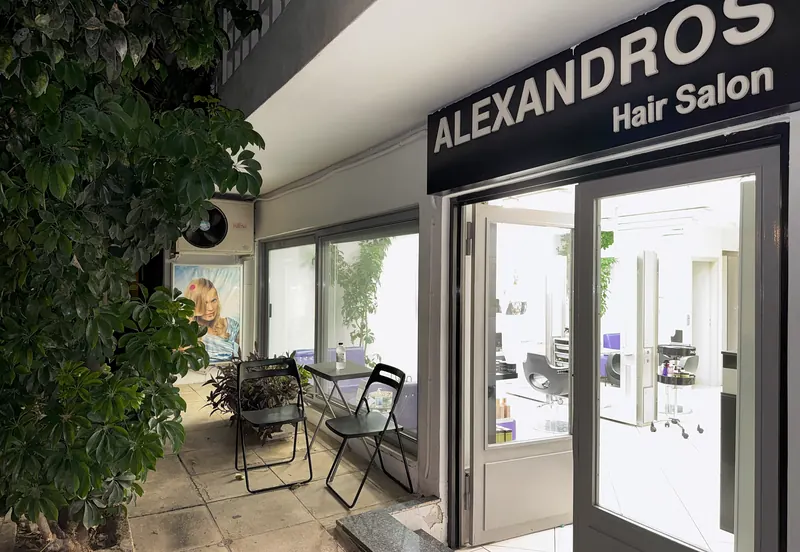 Η είσοδος του Alexandros Hair Salon στην Ερυσίχθονος 3-5, Θησείο